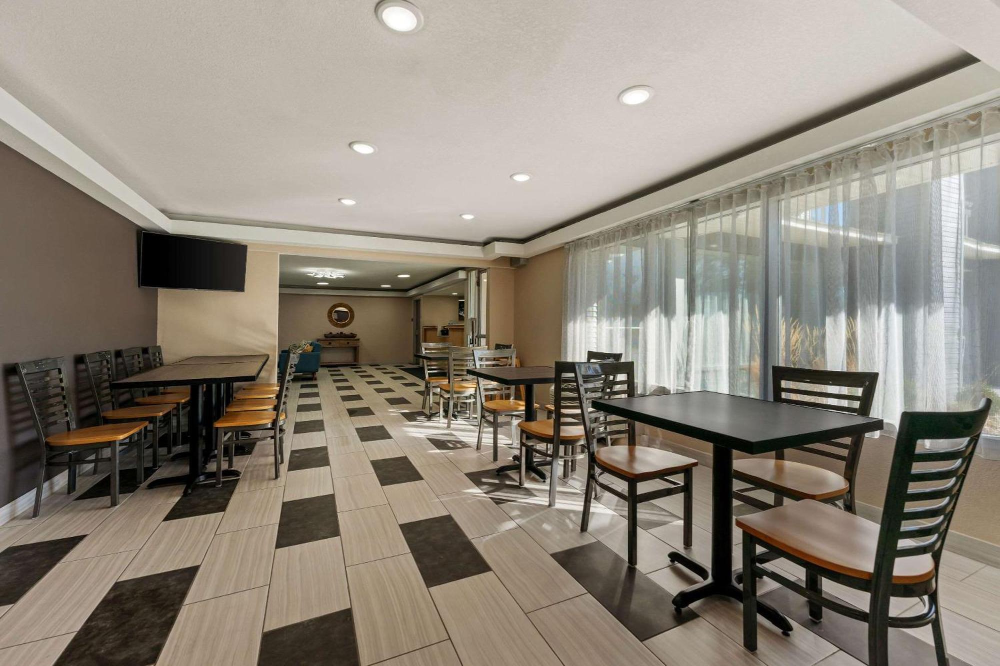 Rockford East Villa ภายนอก รูปภาพ